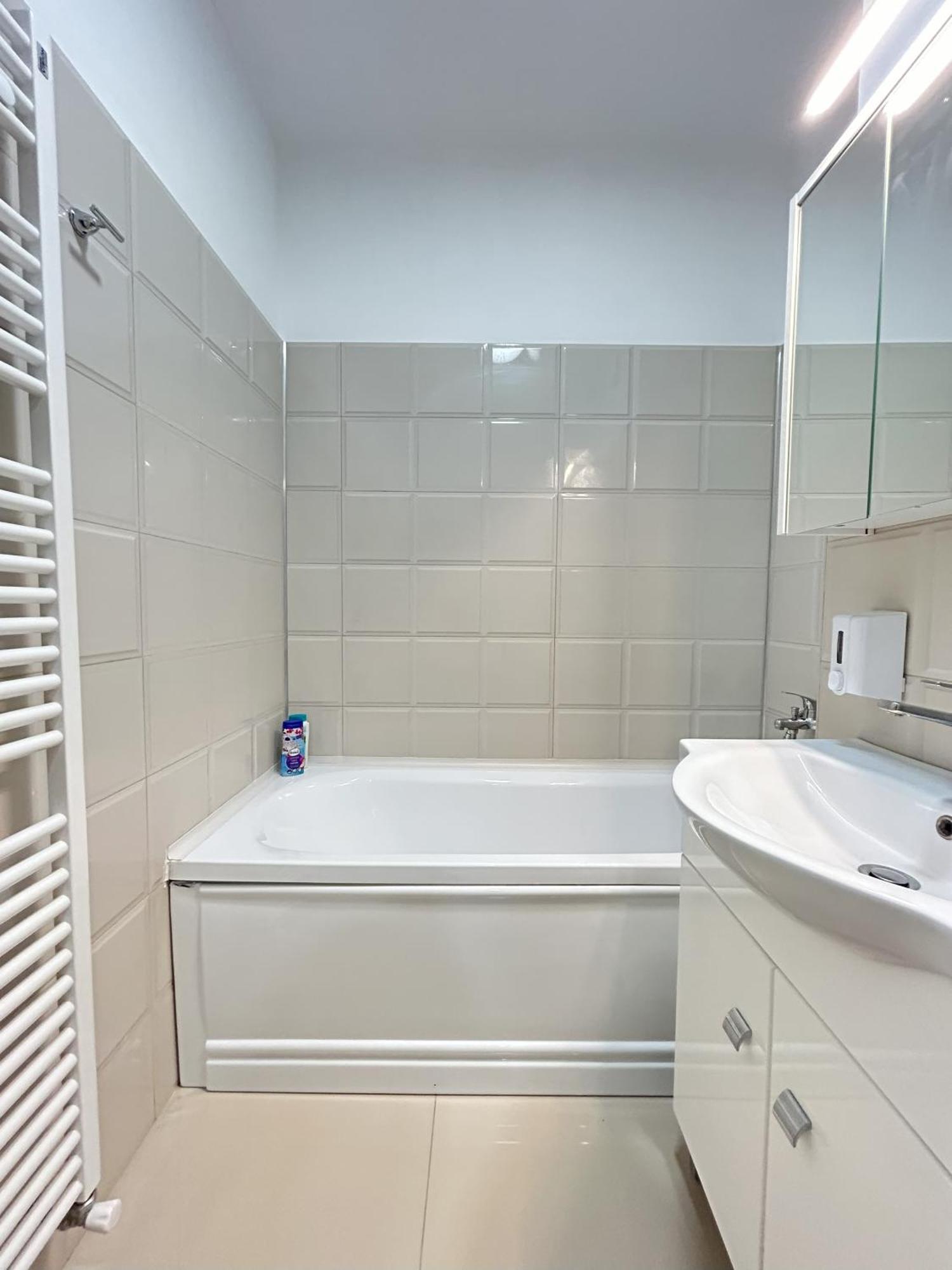 Appartement Urban Retreat With Balcony At Exigent Plaza - 06 *